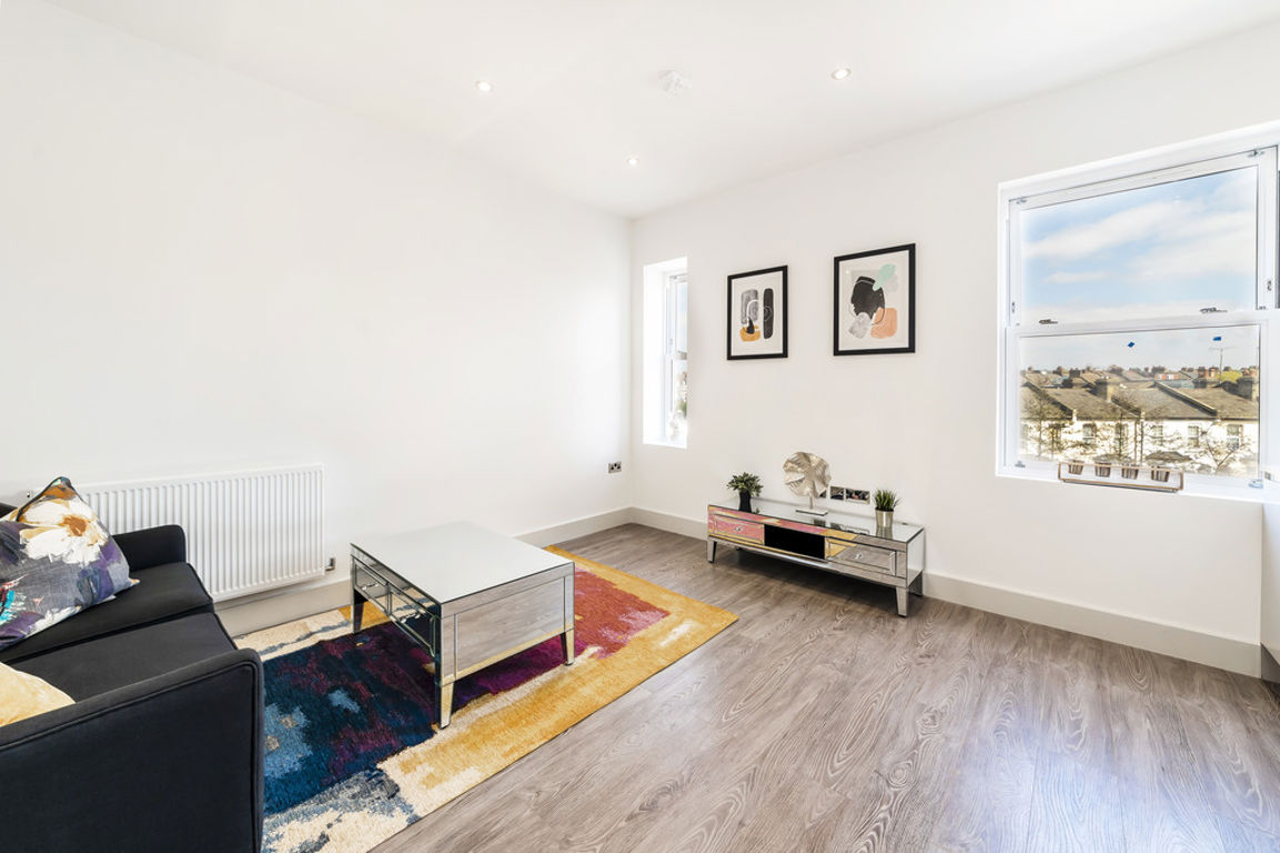 2 bed property in Harrow Road, London