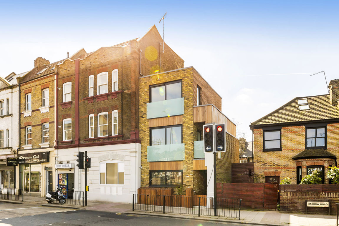 2 bed property in Harrow Road, London