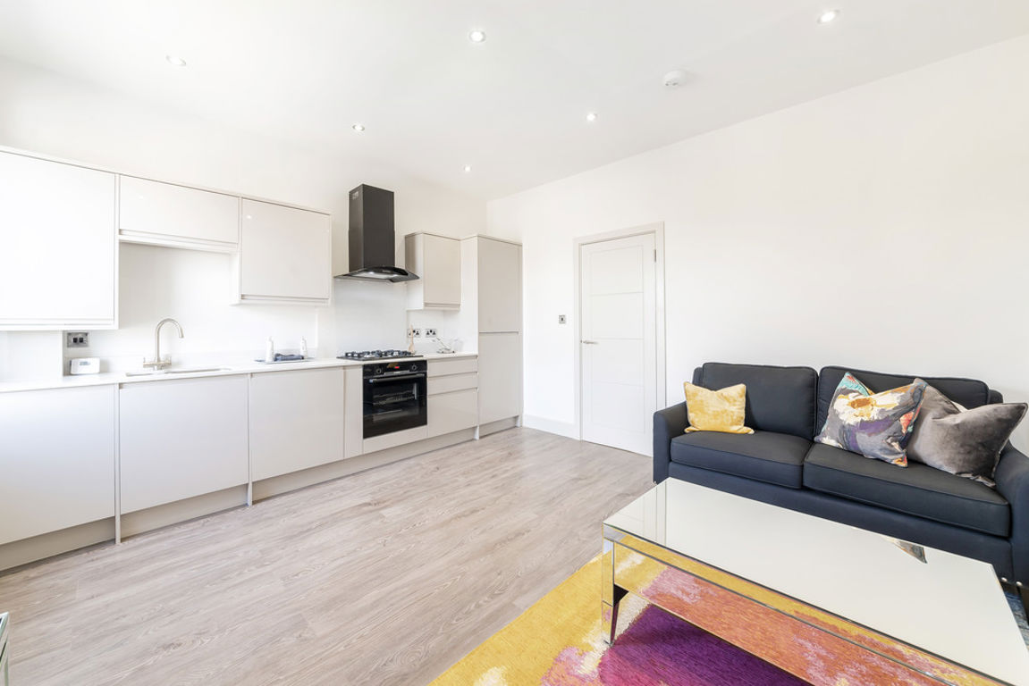 2 bed property in Harrow Road, London
