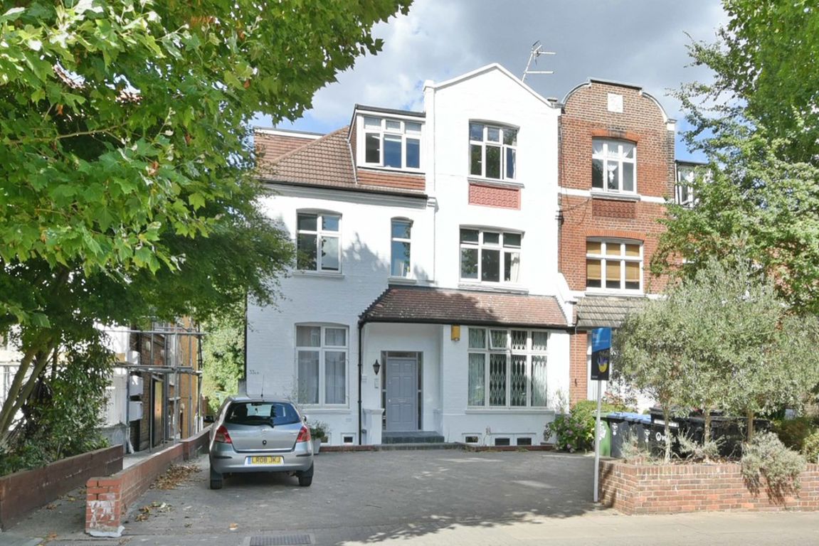 3 bed property in Chatsworth Road, London