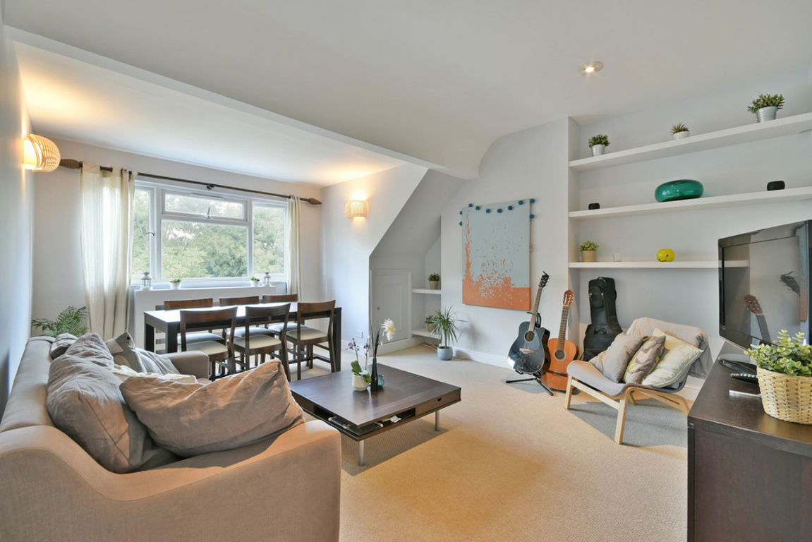 3 bed property in Chatsworth Road, London