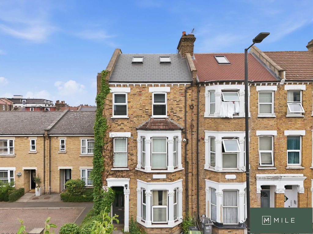 2 bed property in Scrubs Lane, London