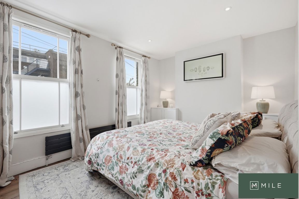 3 bed property in Droop Street, London