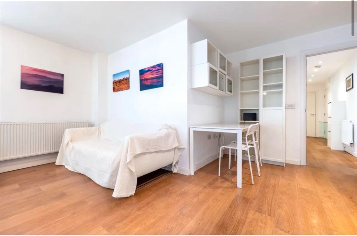 2 bed property in Chamberlayne Road, London