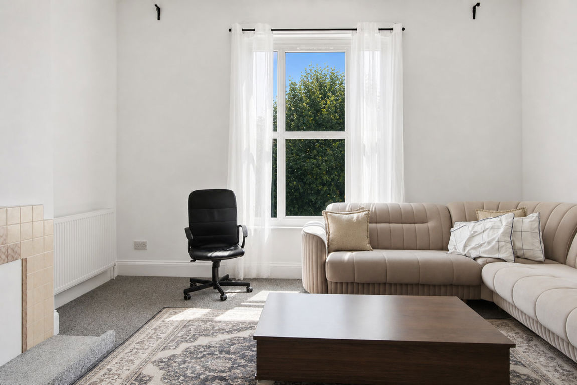 3 bed property in Greenhill Park, London