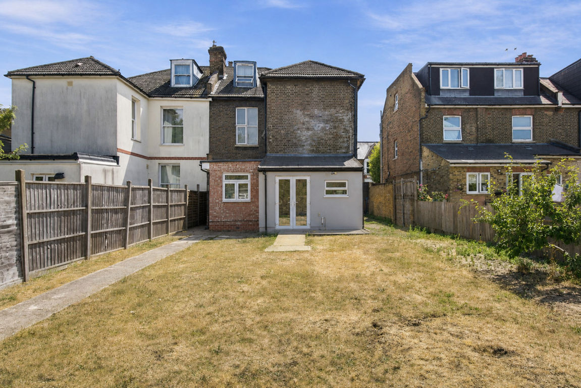 3 bed property in Greenhill Park, London