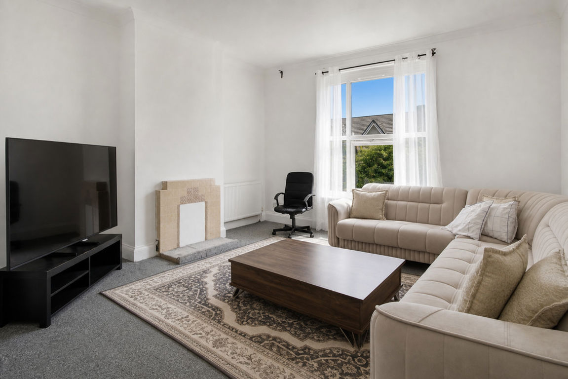 3 bed property in Greenhill Park, London