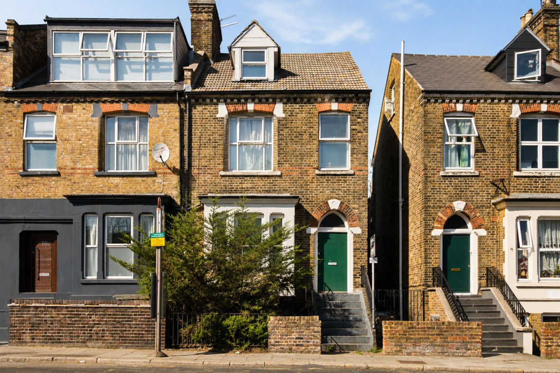 2 bed property in Acton Lane, London
