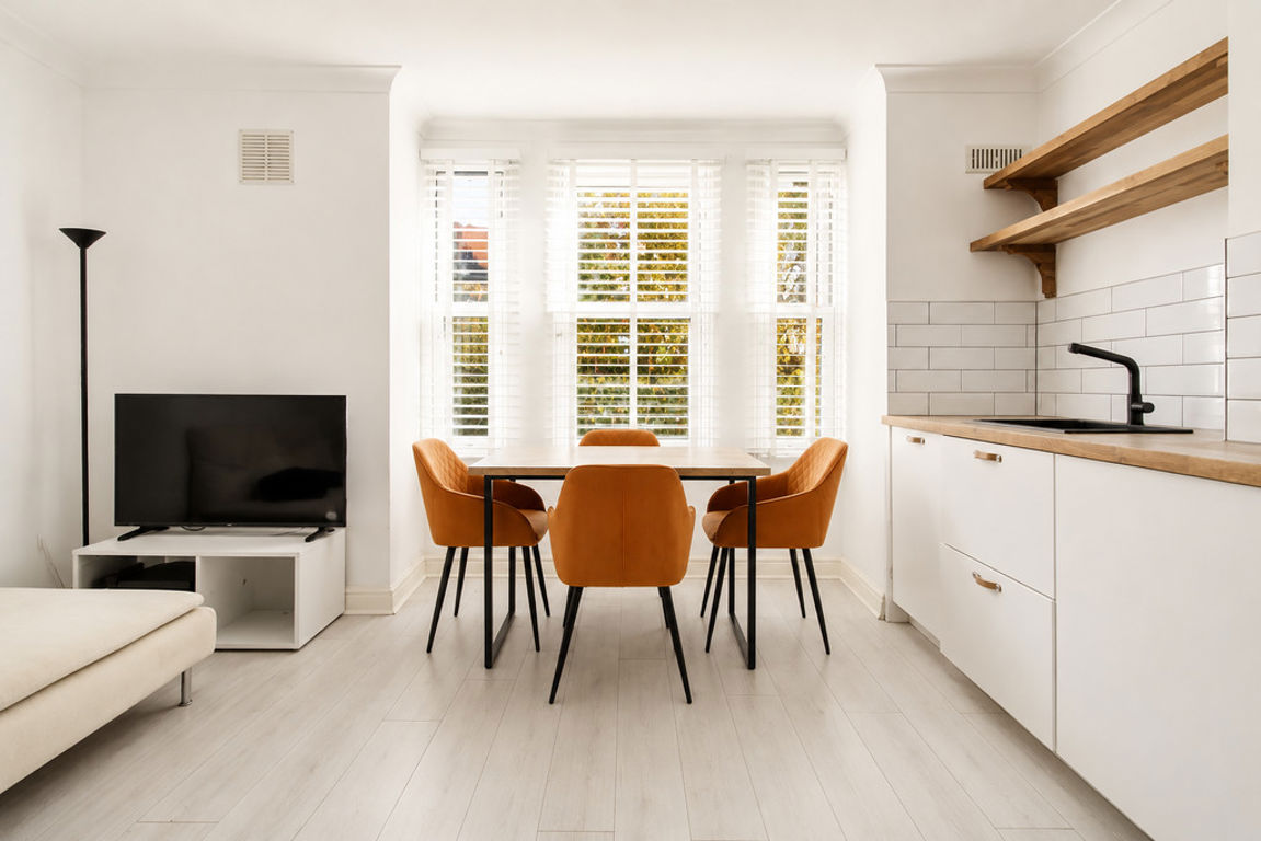 2 bed property in Acton Lane, London