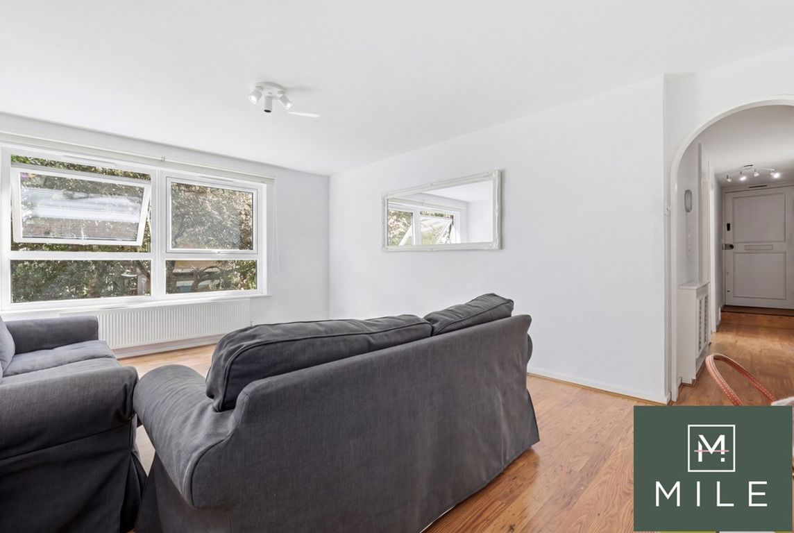 2 bed property in Henderson Drive, London