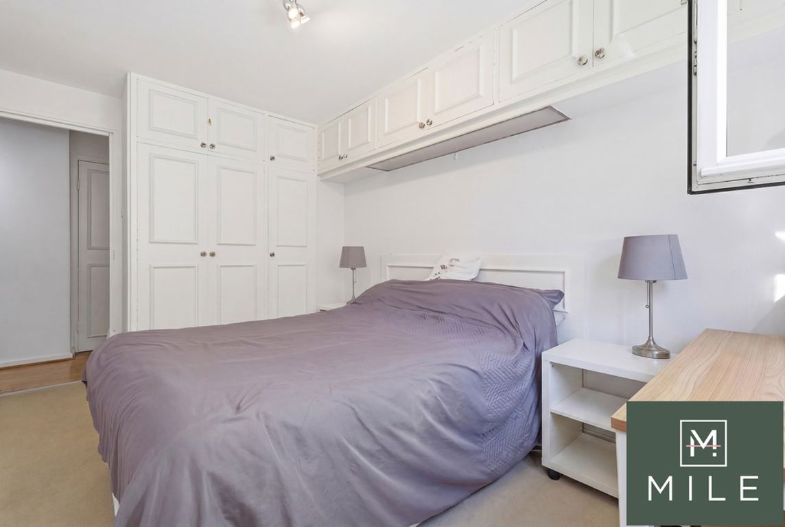 Henderson Drive, London