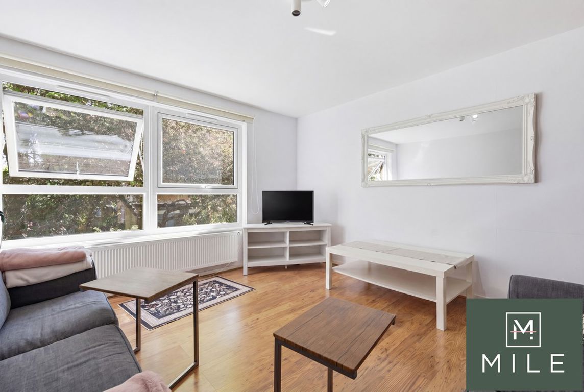 2 bed property in Henderson Drive, London