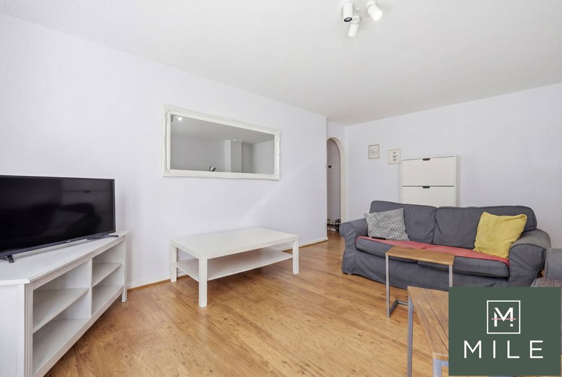2 bed property in Henderson Drive, London