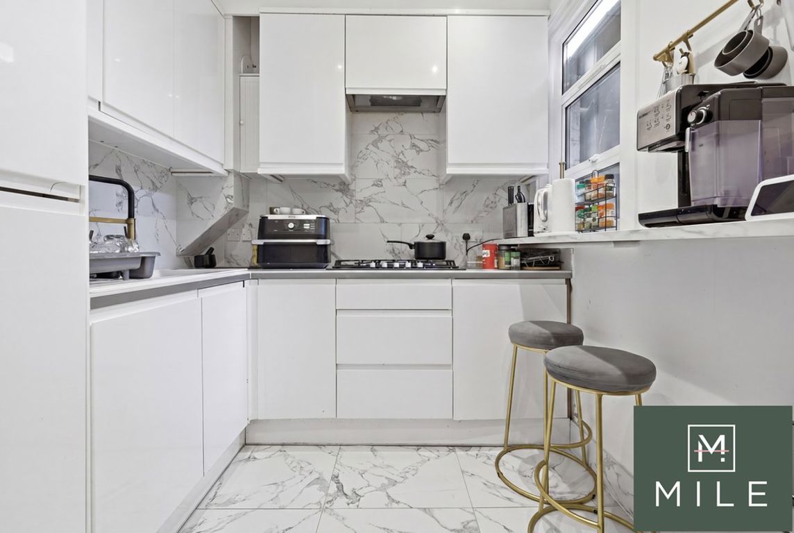 3 bed property in Yewfield Road, London