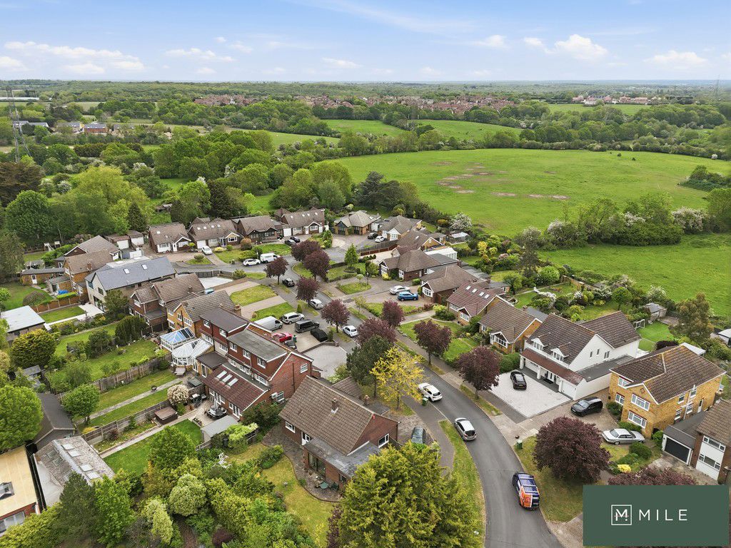 6 bed property in Colston Crescent, Waltham Cross