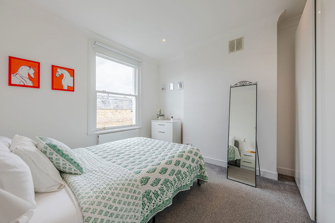 2 bed property in Bravington Road, London