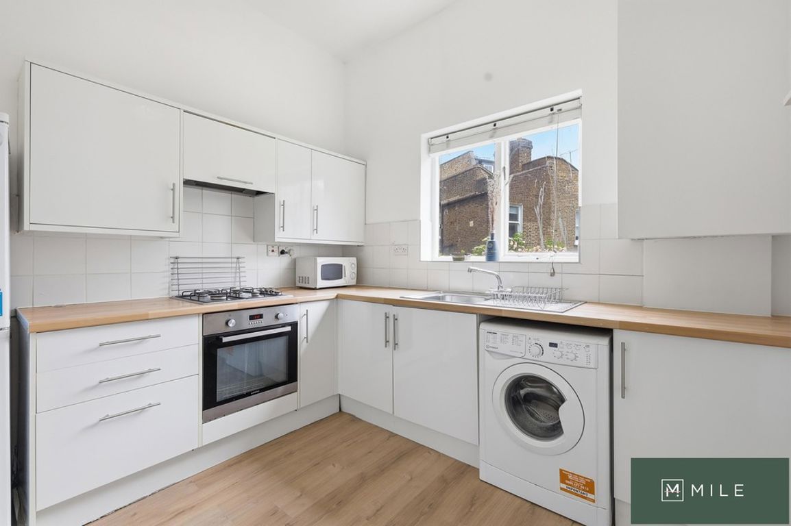 2 bed property in Chippenham Road, London