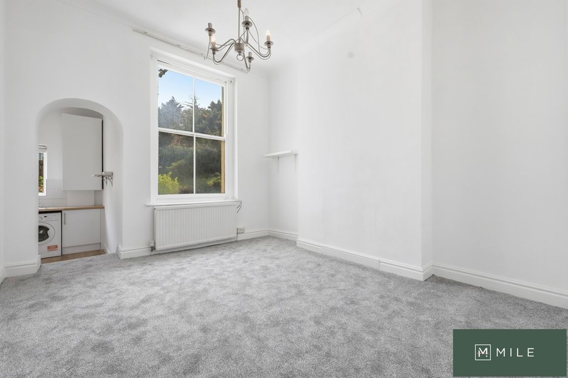 2 bed property in Chippenham Road, London