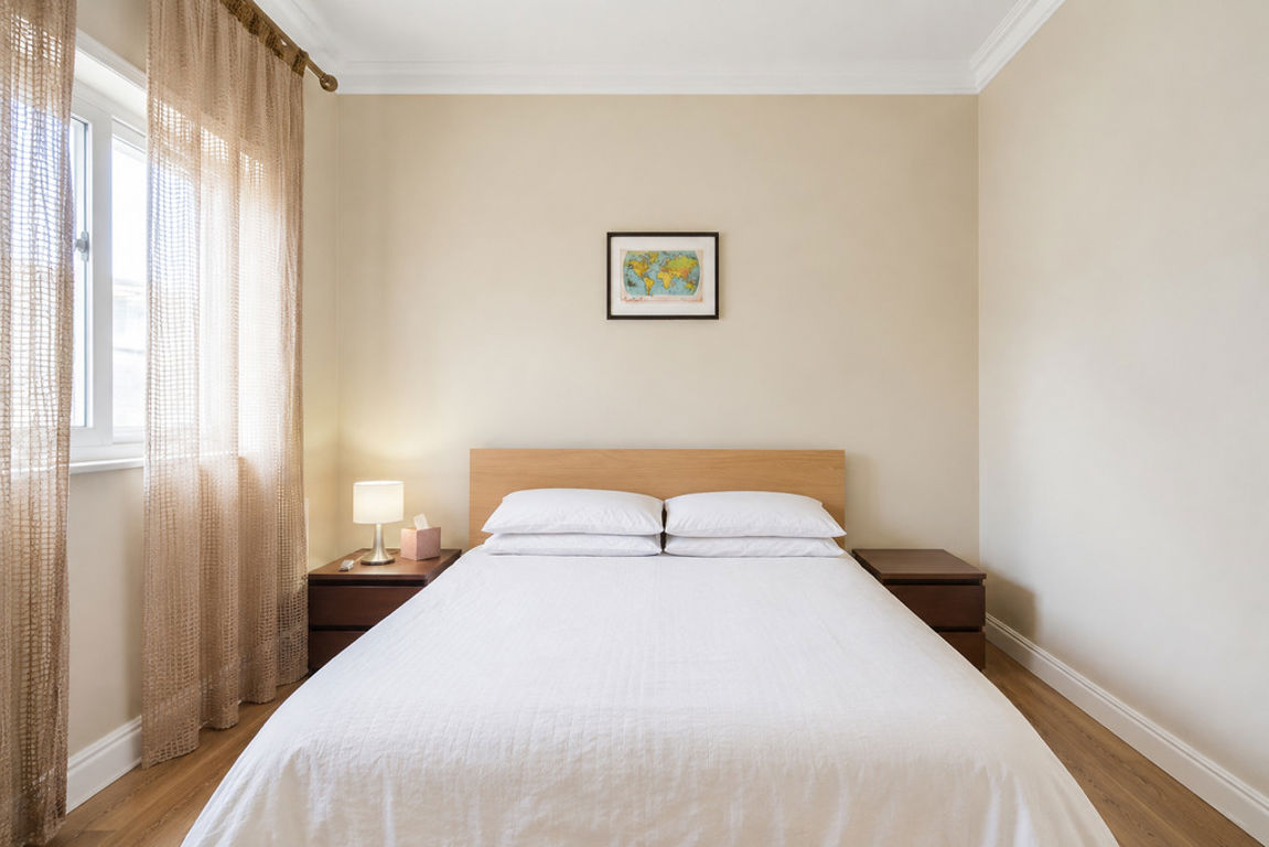 2 bed property in Holland Road, London