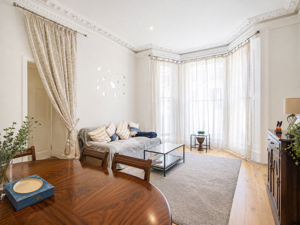 2 bed property in Holland Road, London