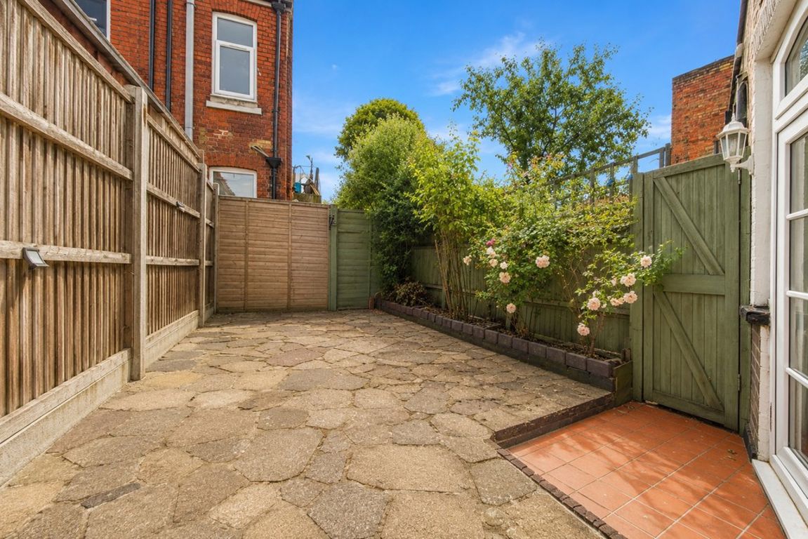2 bed property in Roundwood Road, London