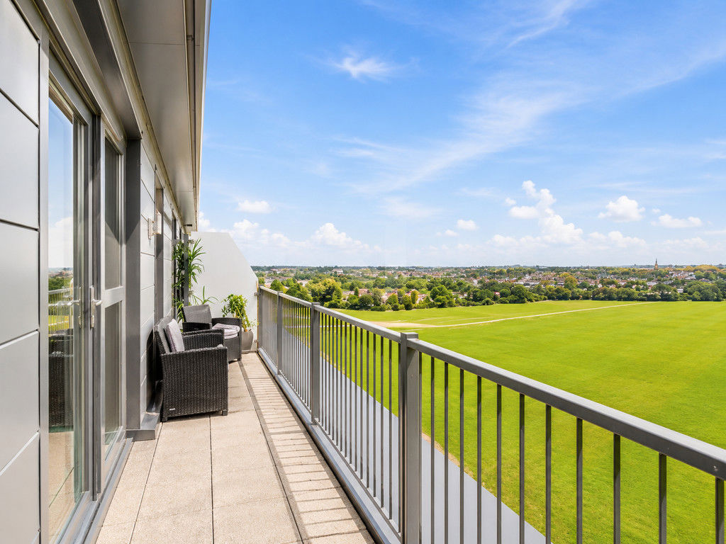 2 bed property in Swannell Way, London