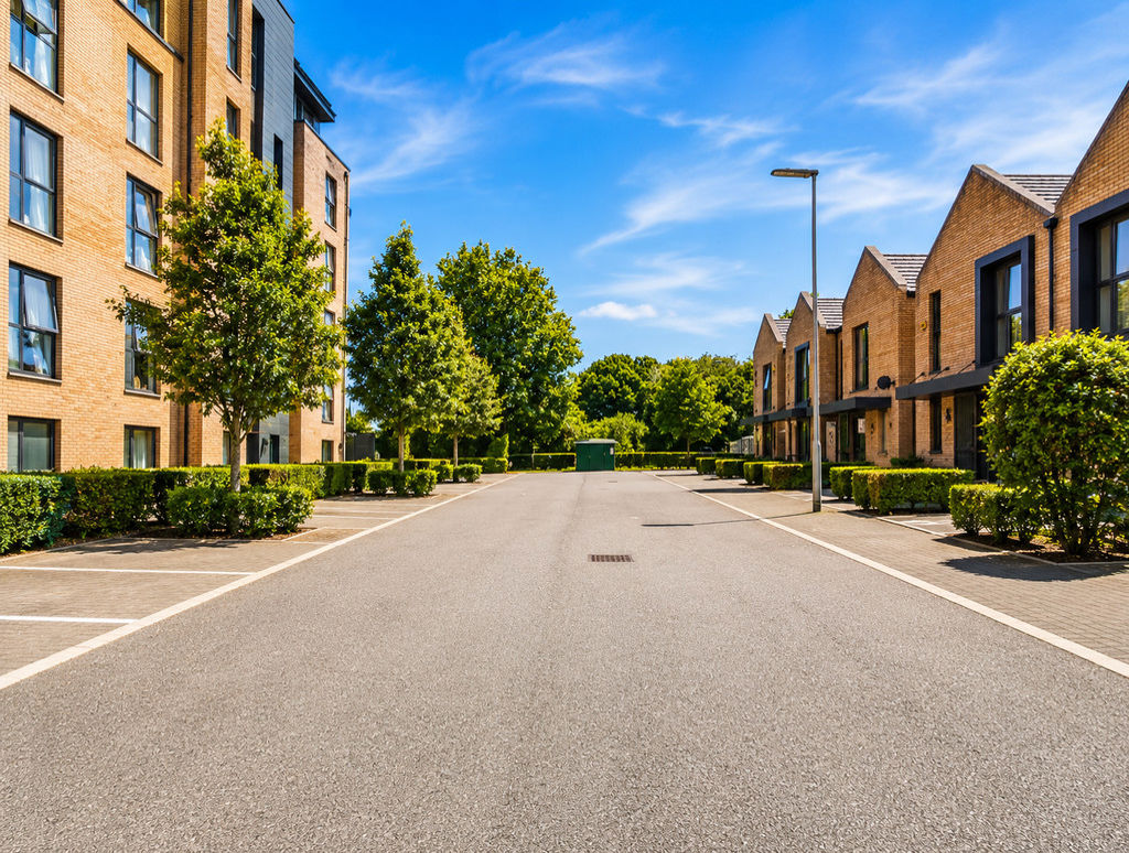 2 bed property in Swannell Way, London