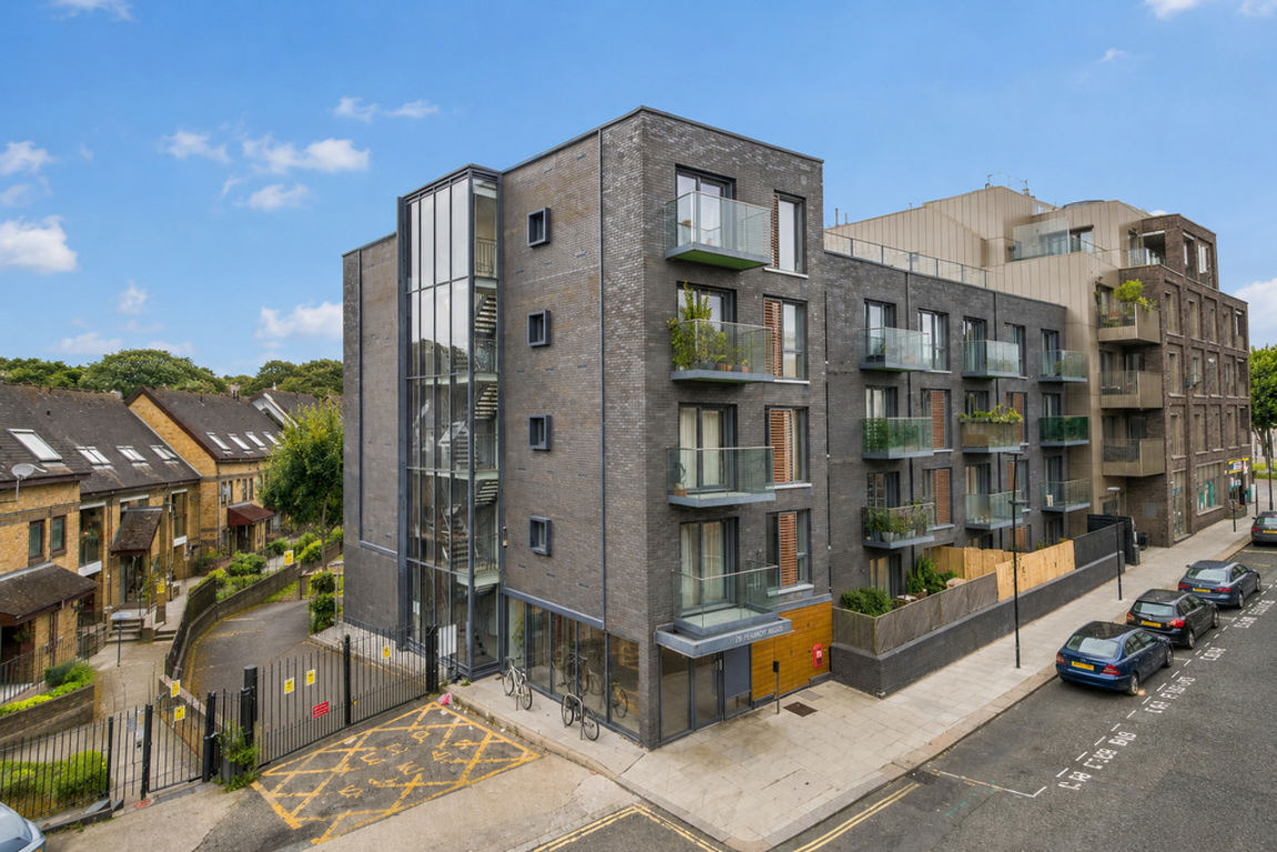 1 bed property in Fermoy Road, London