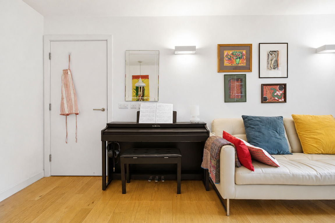 1 bed property in Fermoy Road, London