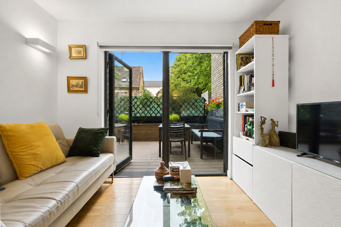 1 bed property in Fermoy Road, London