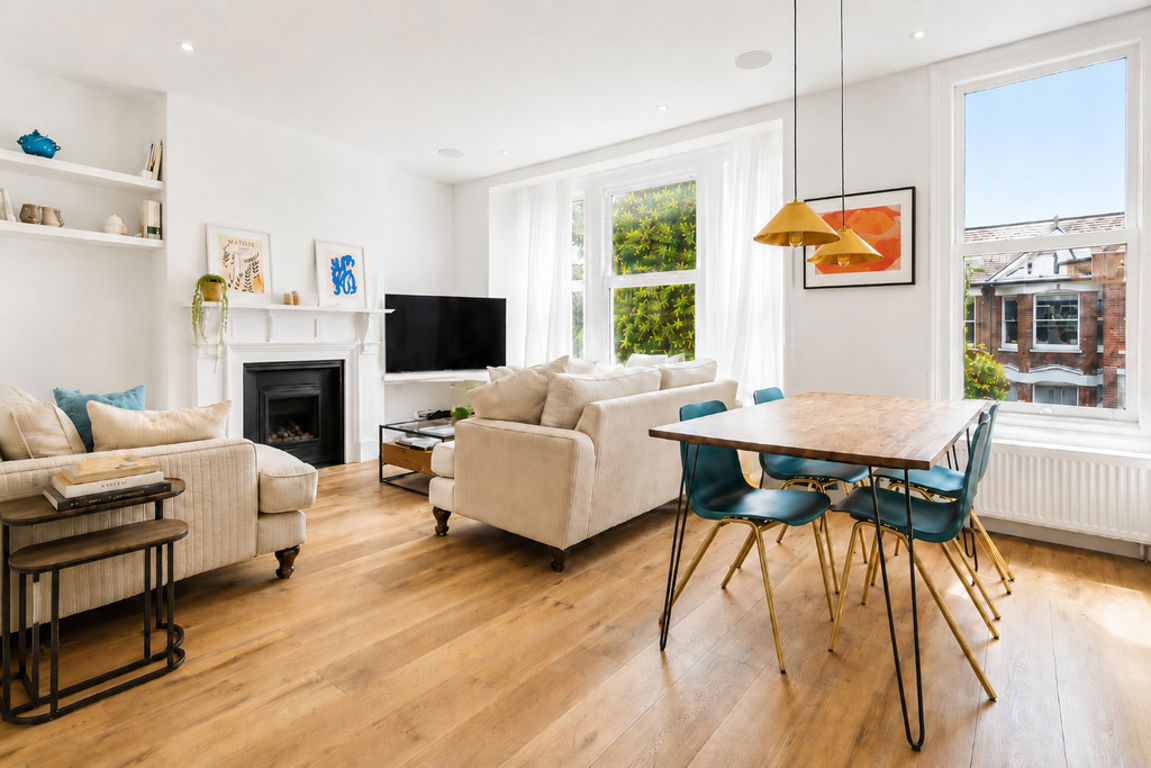 3 bed property in Radcliffe Avenue, London
