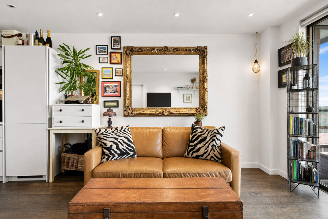 1 bed property in Salusbury Road, London