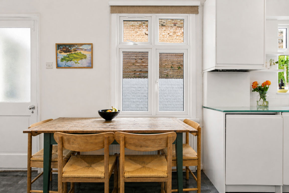 4 bed property in Ponsard Road, London