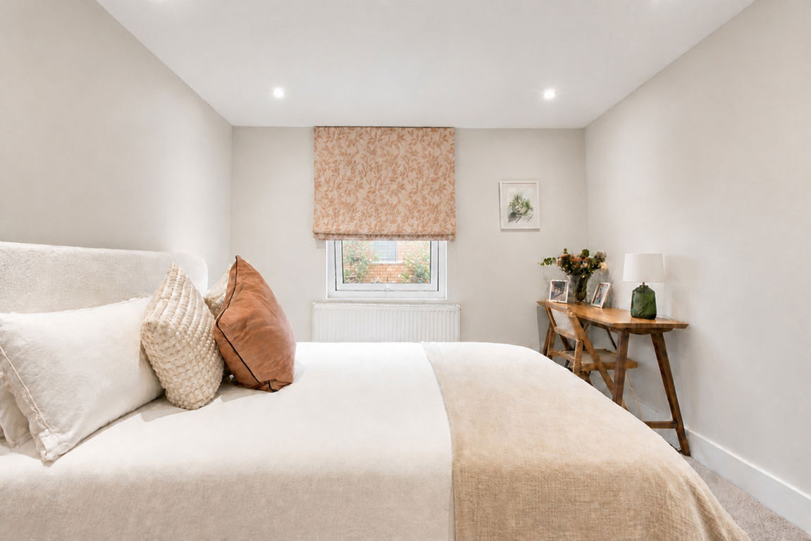 4 bed property in Ponsard Road, London