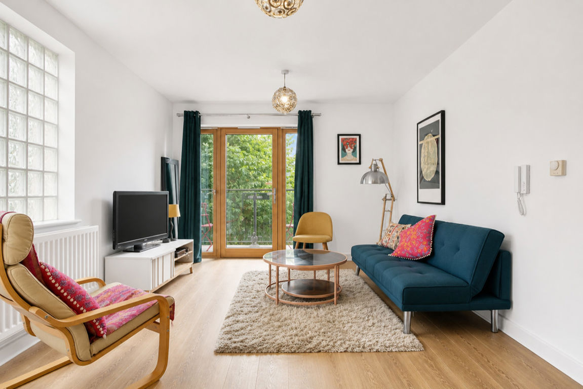 1 bed property in Ainsworth Court, London