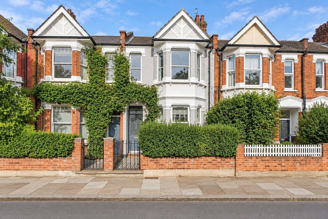 2 bed property in Spezia Road, London