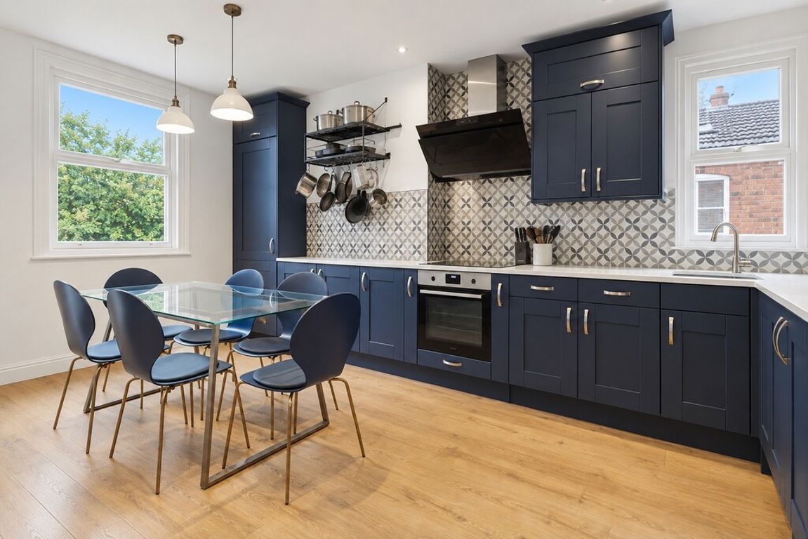 2 bed property in Spezia Road, London