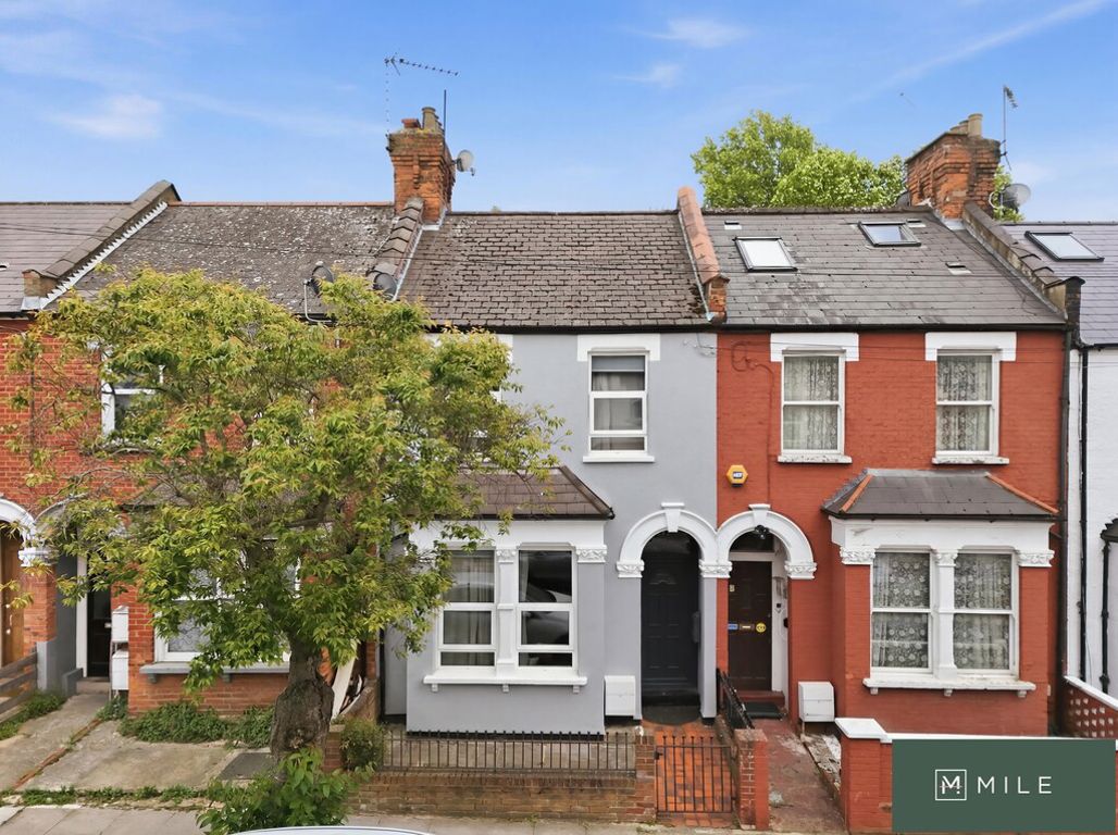4 bed property in Kenmont Gardens, London