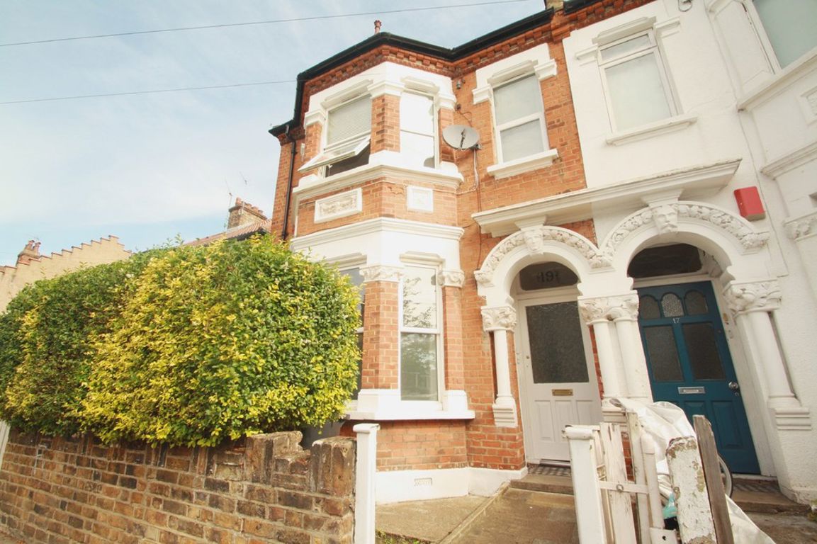 1 bed property in Herbert Gardens, London