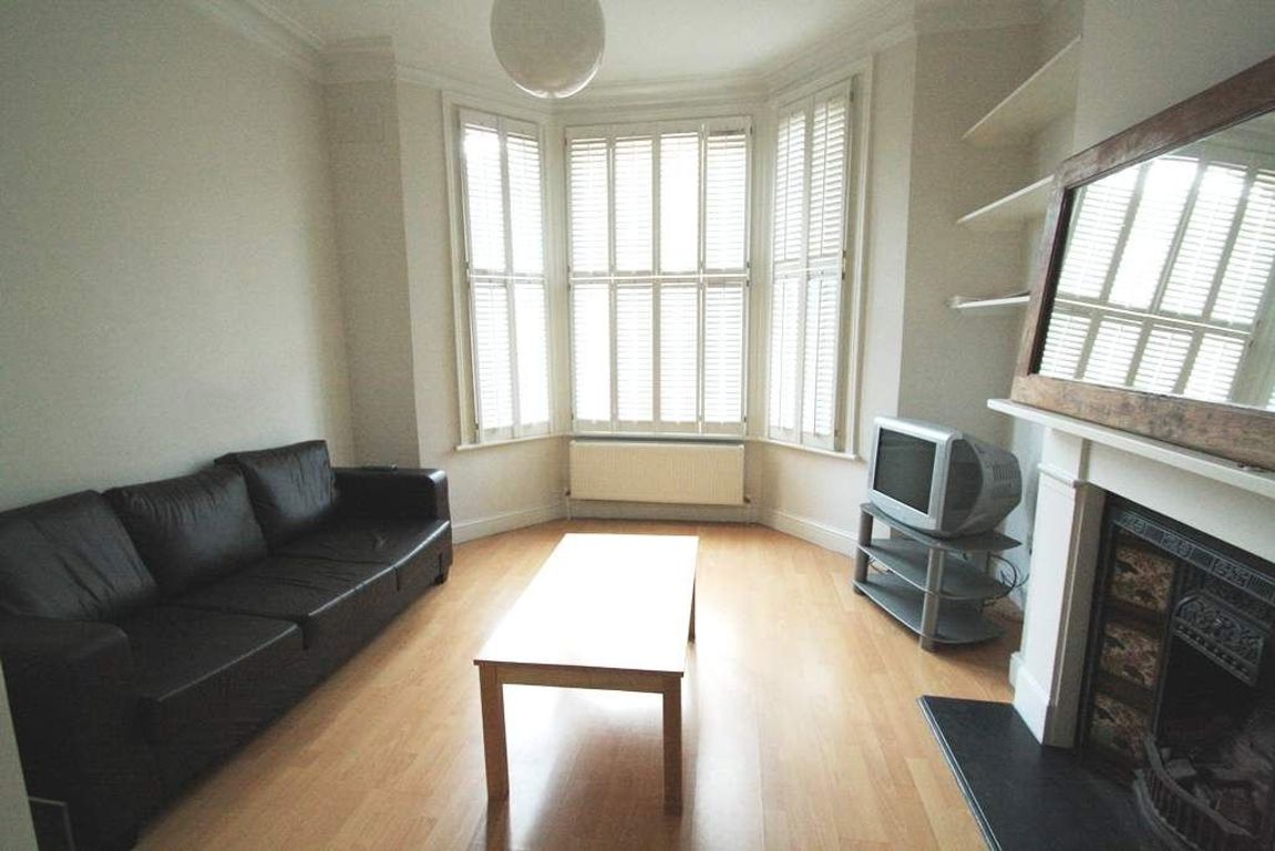 2 bed property in Ashburnam Road, London