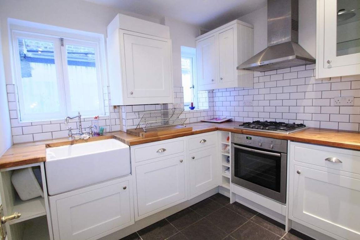 2 bed property in Ashburnam Road, London