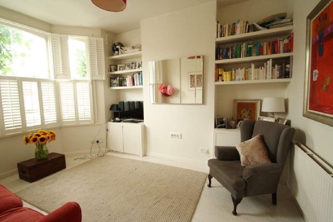 2 bed property in Langler Road, London
