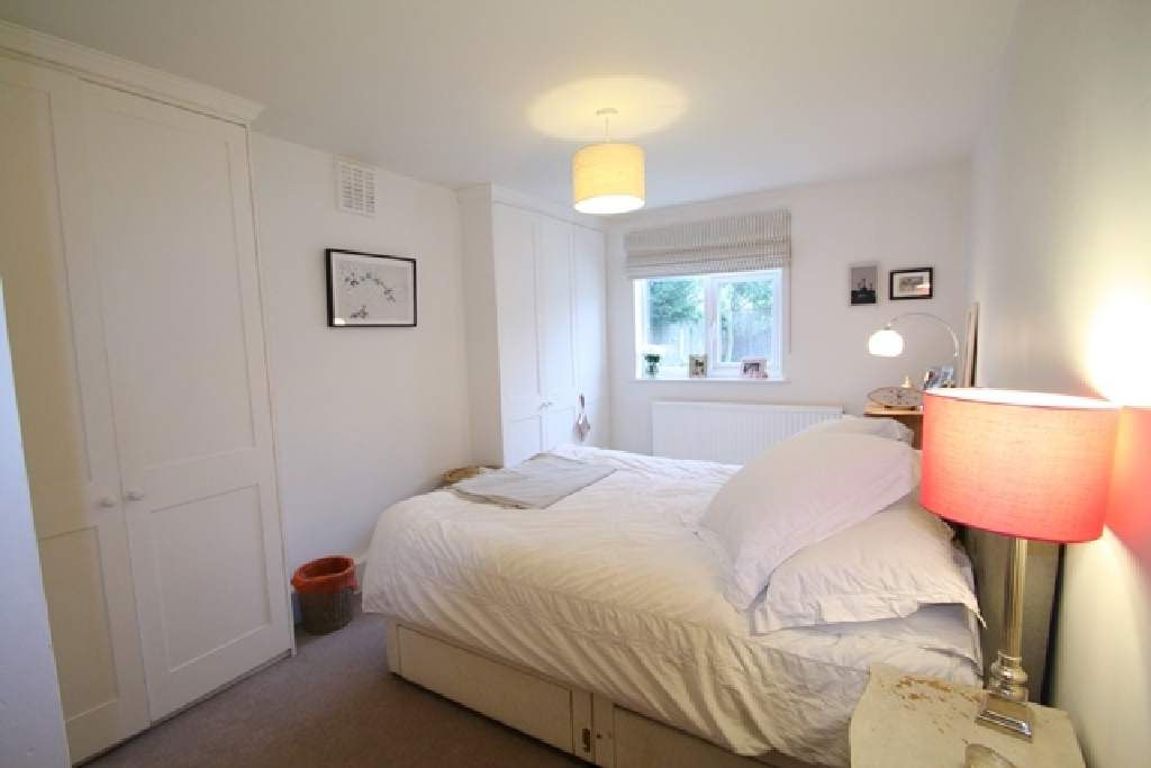 2 bed property in Langler Road, London