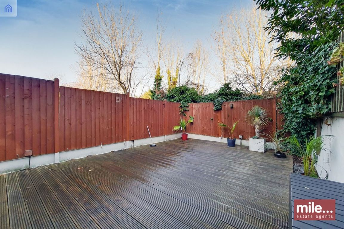 2 bed property in Purves Road, London