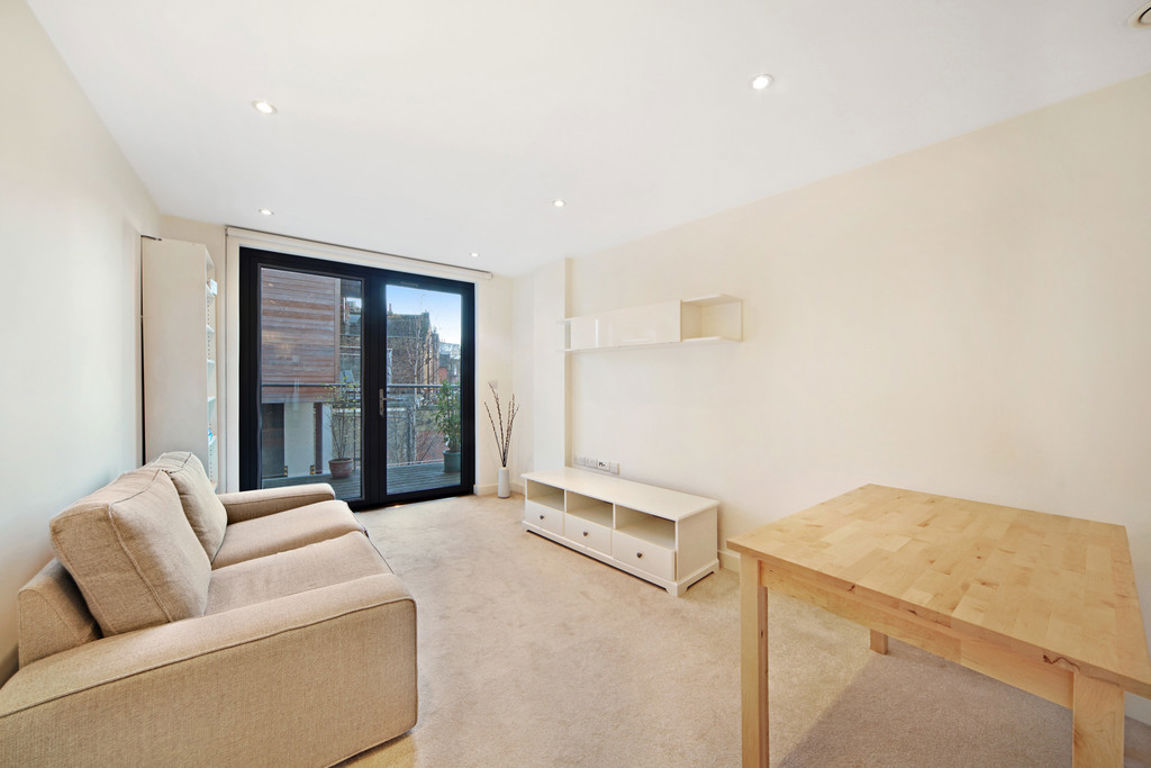 1 bed property in High Road, London