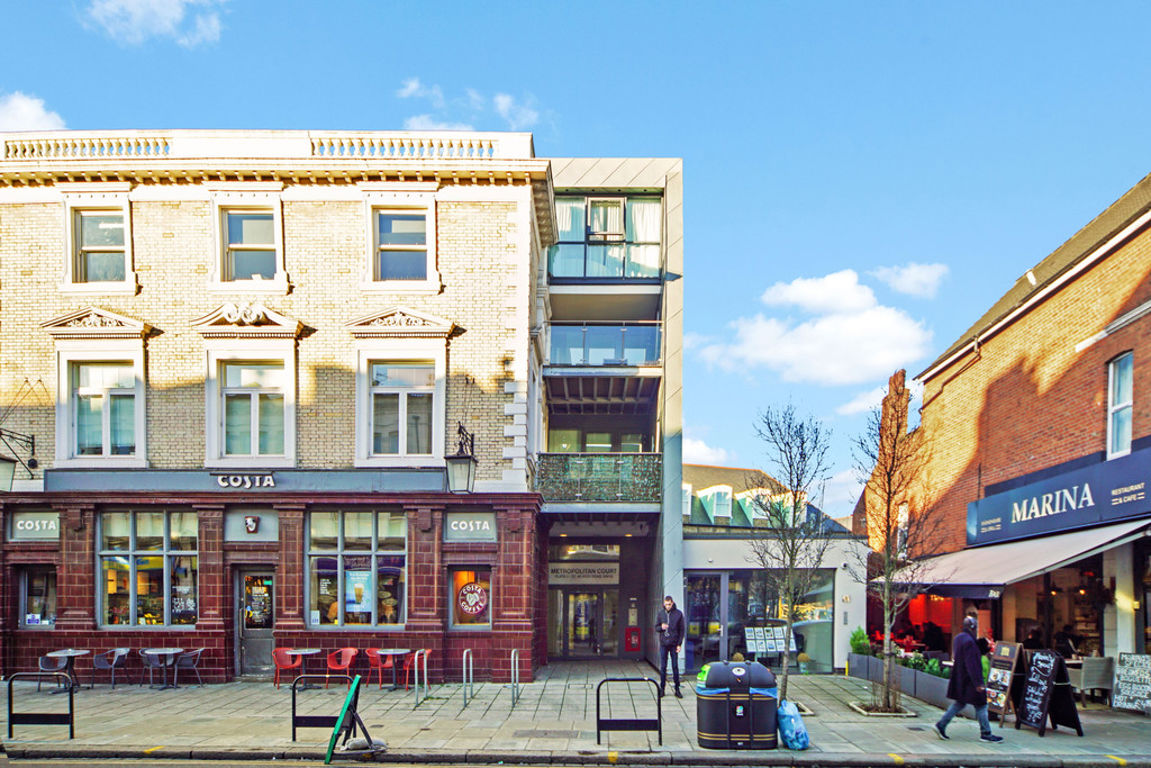 1 bed property in High Road, London