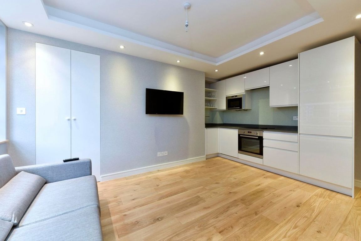 1 bed property in Nell Gwynn House, London