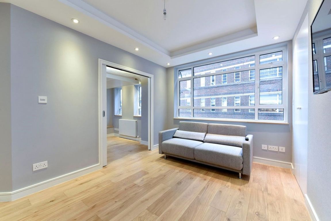 1 bed property in Nell Gwynn House, London