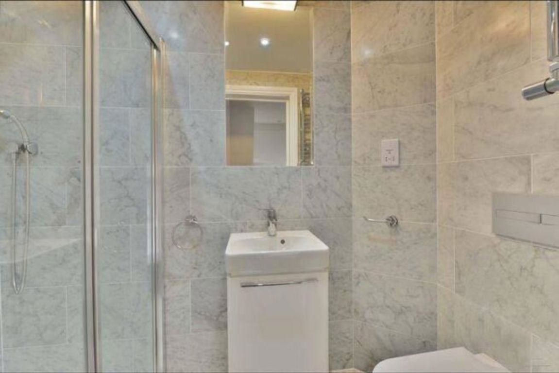 2 bed property in Chippenham Road, London
