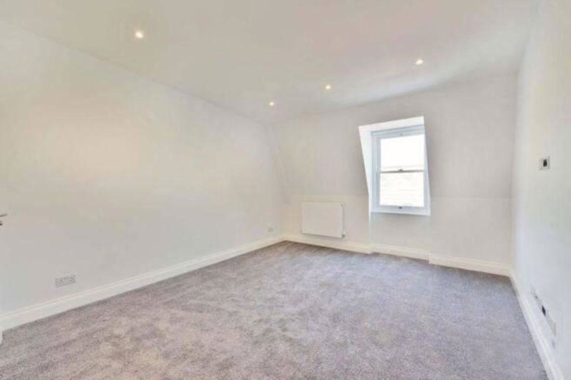 2 bed property in Chippenham Road, London